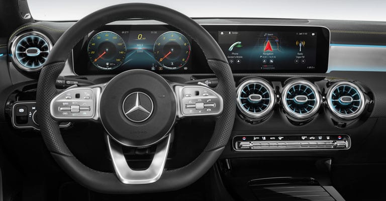Bild zeigt das Mercedes-Benz Cockpit der A-Klasse mit MBUX
