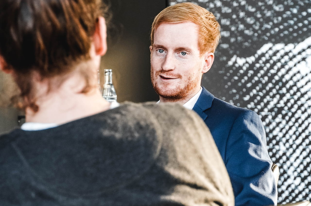 Marten Kalmbach im Gespräch mit Felix Altmann, Autohaus