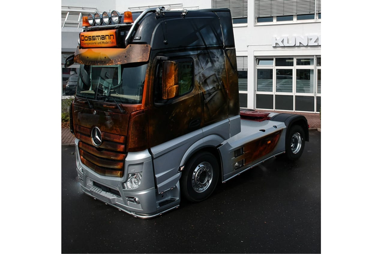 Frontalansicht eines getunten LKW