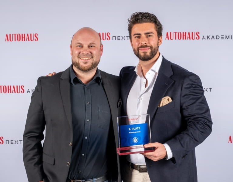 Platz 1 ging an das Autohaus Robert Kunzmann, vertreten durch Moritz Kemmerer und Dennis Ostner. Platz 1 ging an das Autohaus Robert Kunzmann, vertreten durch Moritz Kemmerer und Dennis Ostner.
