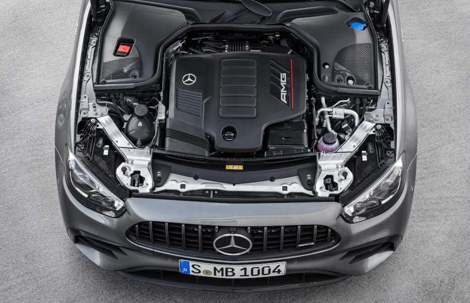Mercedes-AMG E 53 4MATIC+ Limousine, Exterieur: selenitgrau metallic, Night Paket, Carbon Paket II; Motorraum