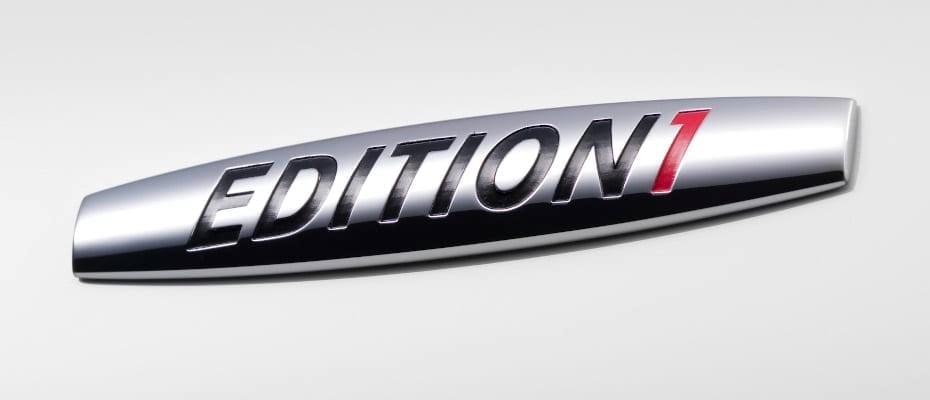"Edition 1 Badge" auf den vorderen Kotflügeln "Edition 1 Badge" auf den vorderen Kotflügeln
