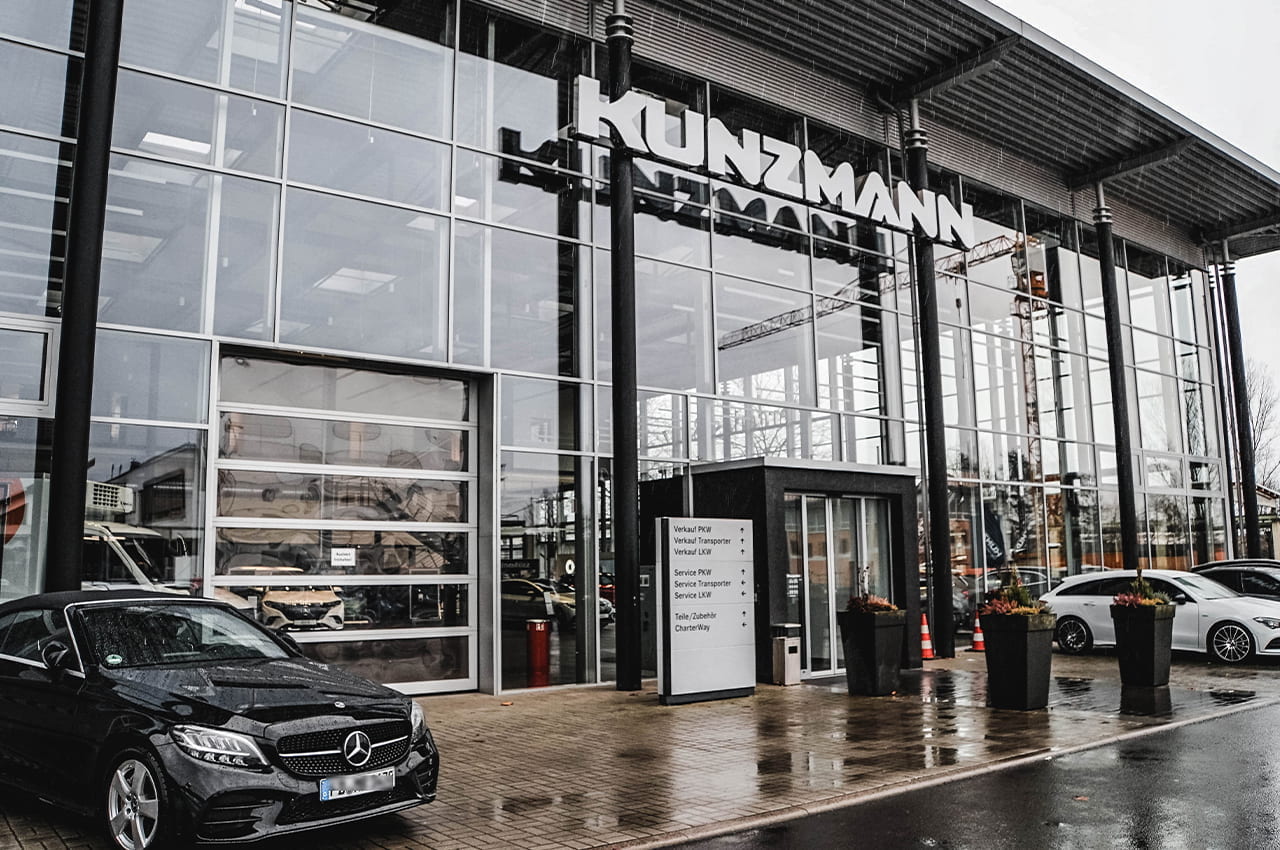 Fahrzeugübergabe an die Fuldaer Tafel im Autohaus Kunzmann in Fulda