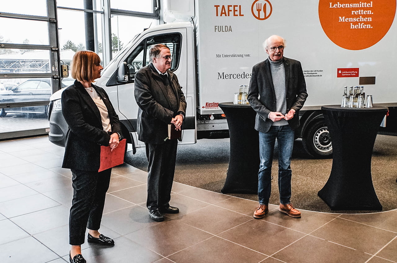 Fahrzeugübergabe an die Fuldaer Tafel im Autohaus Kunzmann in Fulda