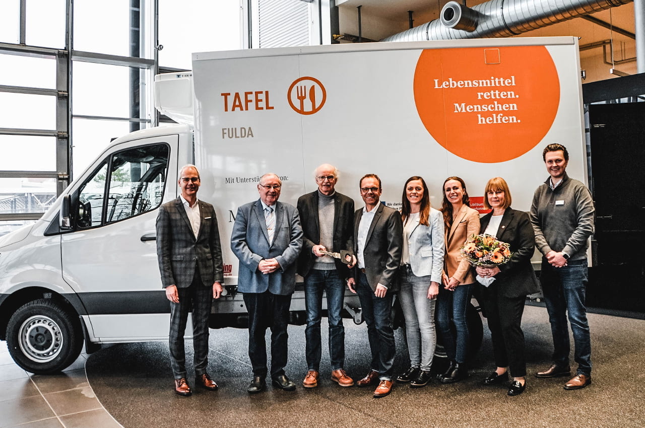 Fahrzeugübergabe an die Fuldaer Tafel im Autohaus Kunzmann in Fulda