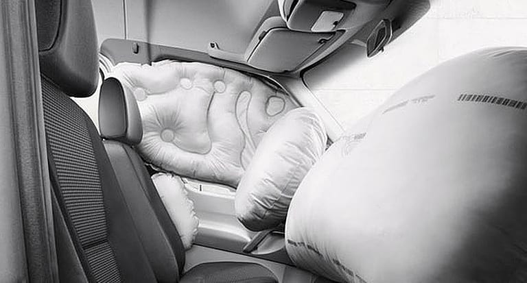 Airbag-Jubiläen: 30 Jahre Beifahrer-Airbag, 20 Jahre Windowbag -  Mercedes-Benz