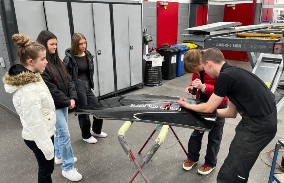 Beim Girls´ Day dürfen die Mädels auch selbst anpacken