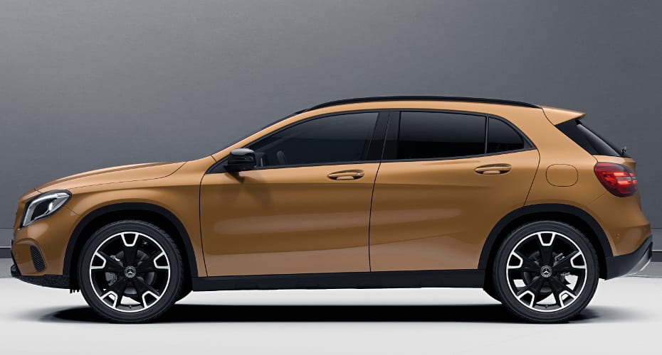 Mercedes-Benz GLA; Exterieur: Night Paket, Leichtmetallräder im 5-Speichen-Design, Urban seitliche Ansicht des Mercedes-Benz GLA