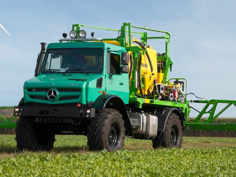 Hochgeländegängiger Unimog Landwirtschaft Hochgeländegängiger Unimog Landwirtschaft