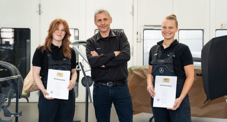 Gratulation Katharina Sebesta und Michelle Gaida - kfz innung