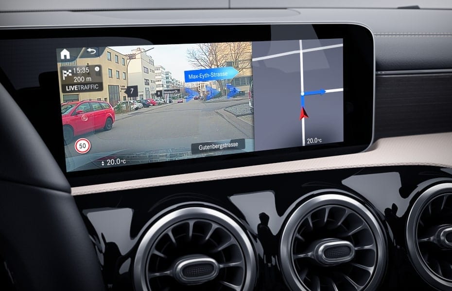 MBUX Augmented Reality für Navigation Bild zeigt die Augmented Reality Funktion des MBUX