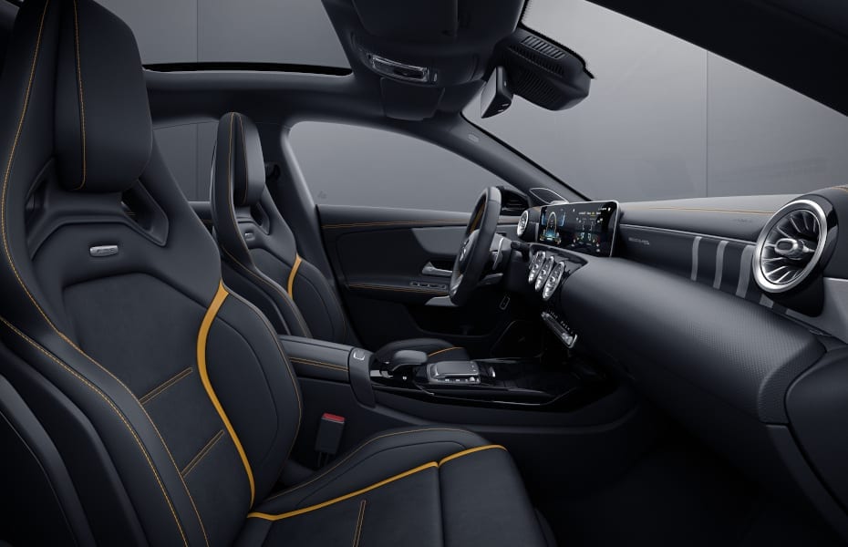Ledernachbildung ARTICO / Mikrofaser DINAMICA AMG schwarz (671A), Zierelemente Aluminium AMG Design schwarz/silber (H95), AMG Performance Sitze (555) Ledernachbildung ARTICO / Mikrofaser DINAMICA AMG schwarz (671A), Zierelemente Aluminium AMG Design schwarz/silber (H95), AMG Performance Sitze (555)
