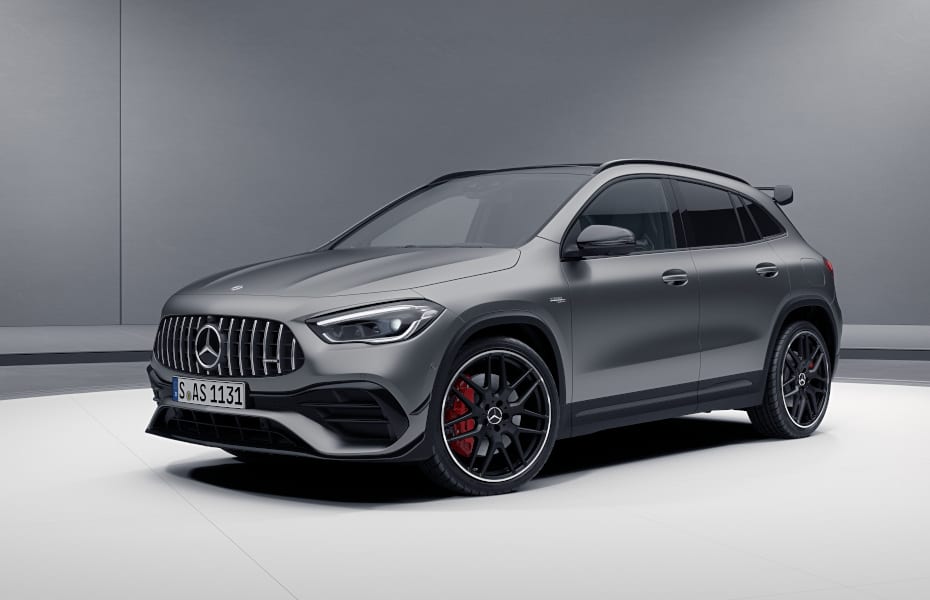 Mercedes-AMG GLA 45 S 4MATIC+, designo mountaingrau magno (662U), 53,3 cm (21") AMG Leichtmetallräder im Kreuzspeichen-Design (RWQ), AMG Aerodynamik-Paket (B26) Mercedes-AMG GLA 45 S 4MATIC+, designo mountaingrau magno (662U), 53,3 cm (21") AMG Leichtmetallräder im Kreuzspeichen-Design (RWQ), AMG Aerodynamik-Paket (B26)