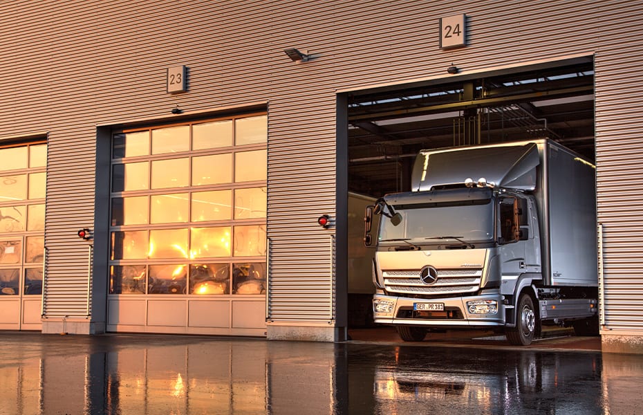 Mercedes-Benz Atego verlässt die Werkshalle
