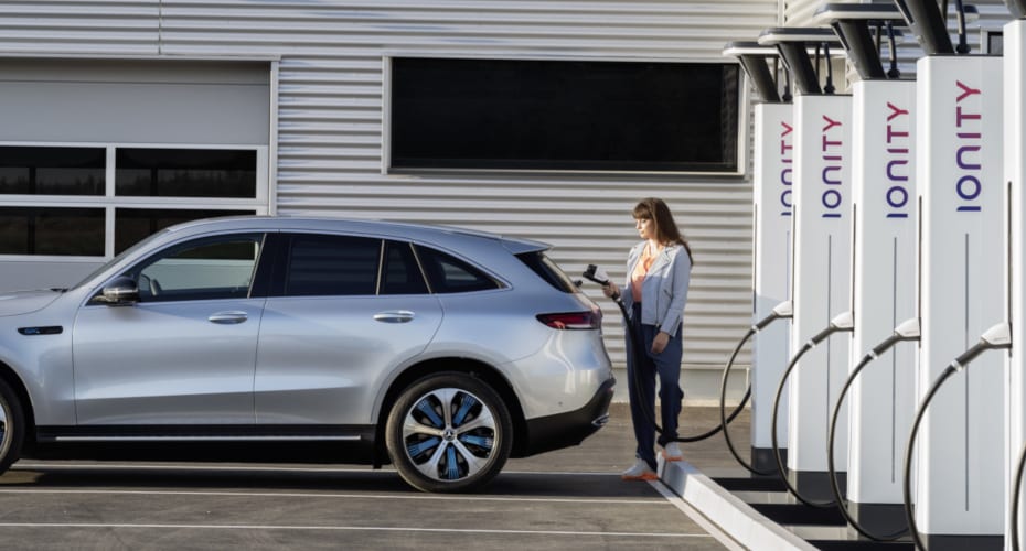 Mercedes EQC 400 unterwegs laden Mercedes EQC 400 unterwegs laden