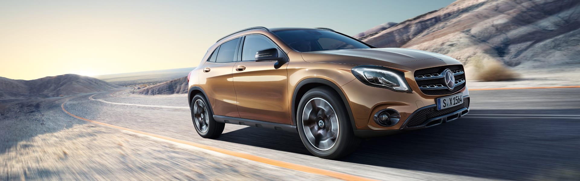 Front des Mercedes-Benz GLA, Fahraufnahme