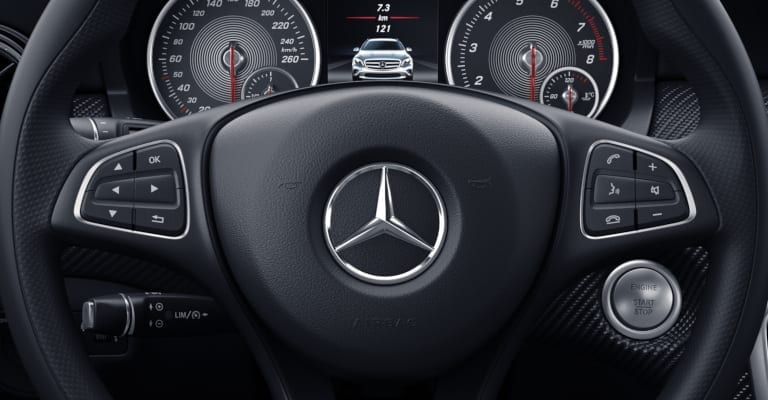 Multifunktionslenkrad von Mercedes-Benz Multifunktionslenkrad von Mercedes-Benz