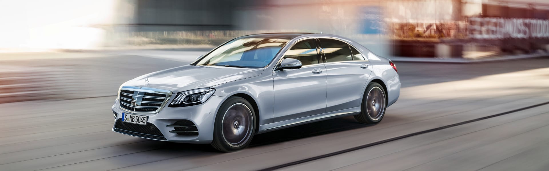 Front der Mercedes-Benz S-Klasse in diamantsilber