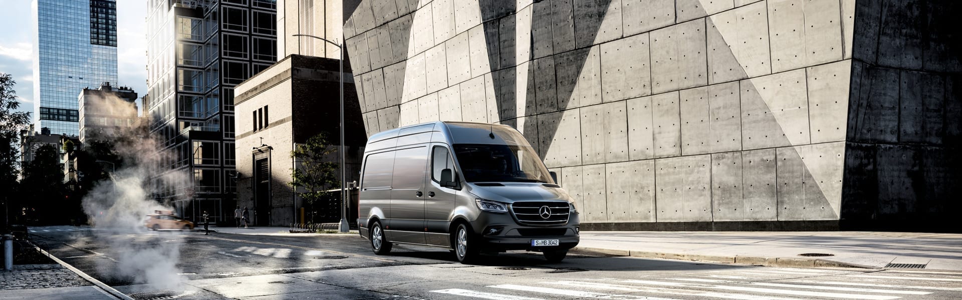 Mercedes-Benz Sprinter unterwegs in der Stadt