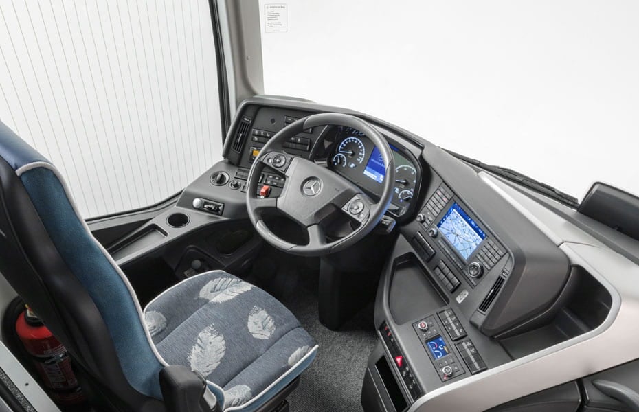 Omnibus-Cockpit-930x600