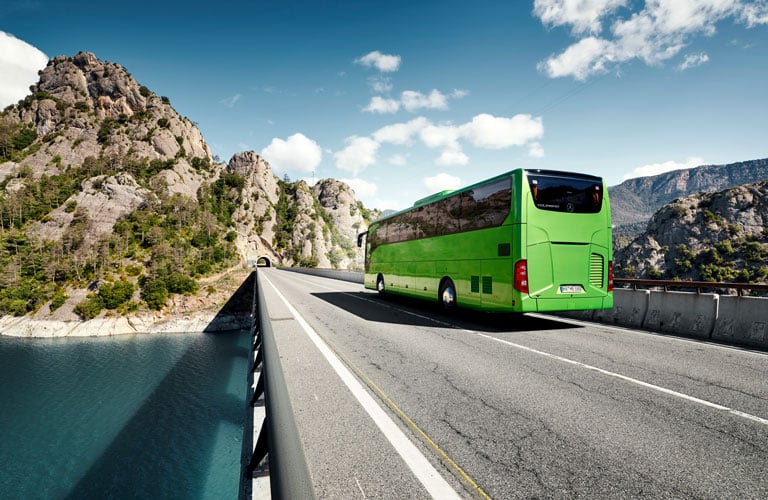 Mercedes-Benz Tourismo viperngrün metallic Unterwegs mit dem Mercedes-Benz Tourismo