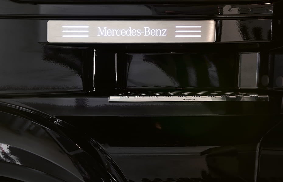 Mercedes-Benz LKW vehicle refining interior
