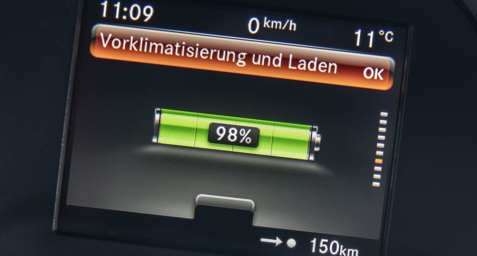 Batteriestand eines smart EQ fortwo auf dem Bordcomputer Batteriestand eines smart EQ fortwo auf dem Bordcomputer