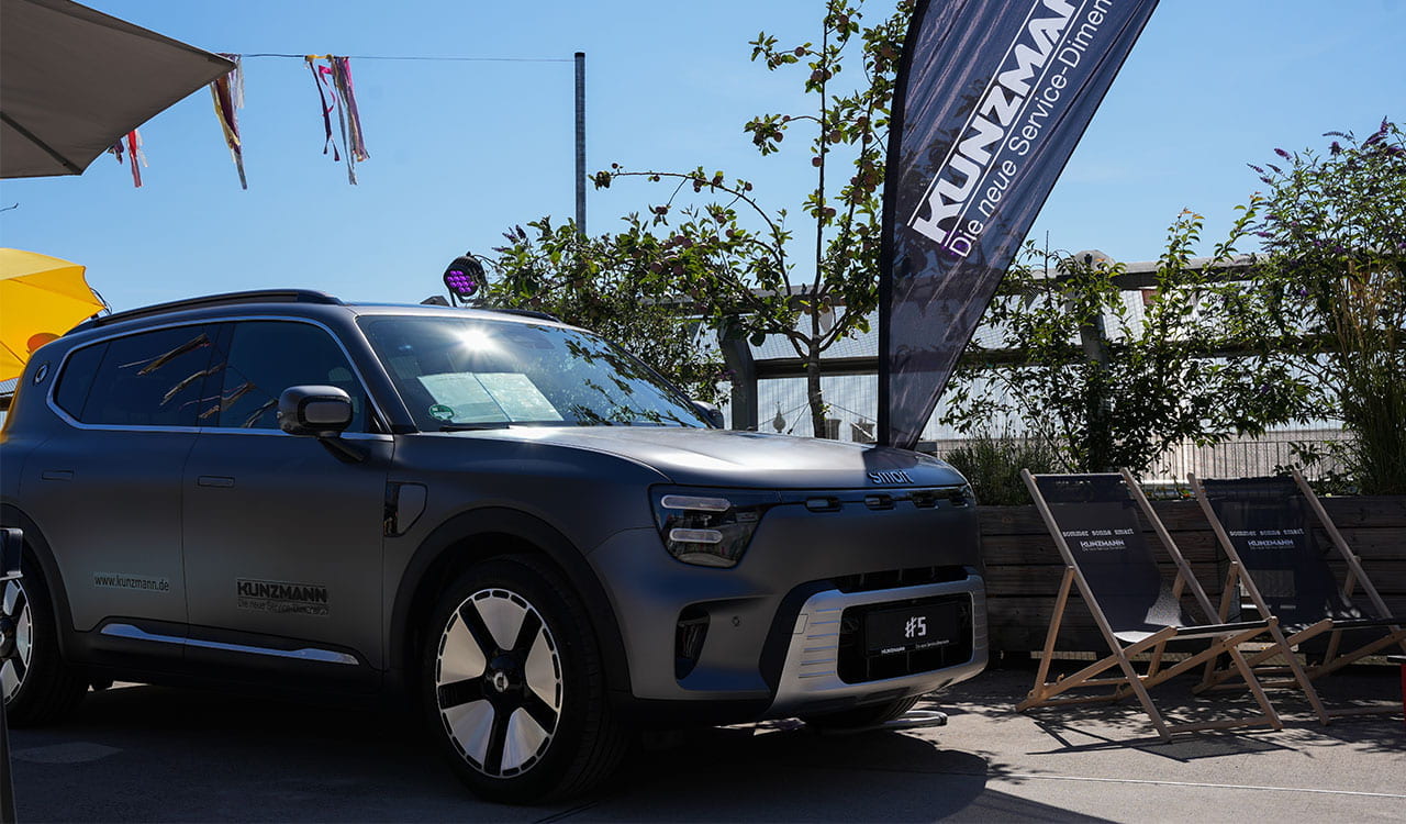 Kunzmann Veranstaltung smart x Karlchen vom Dach in Fulda mit Gästen und smart Fahrzeugen