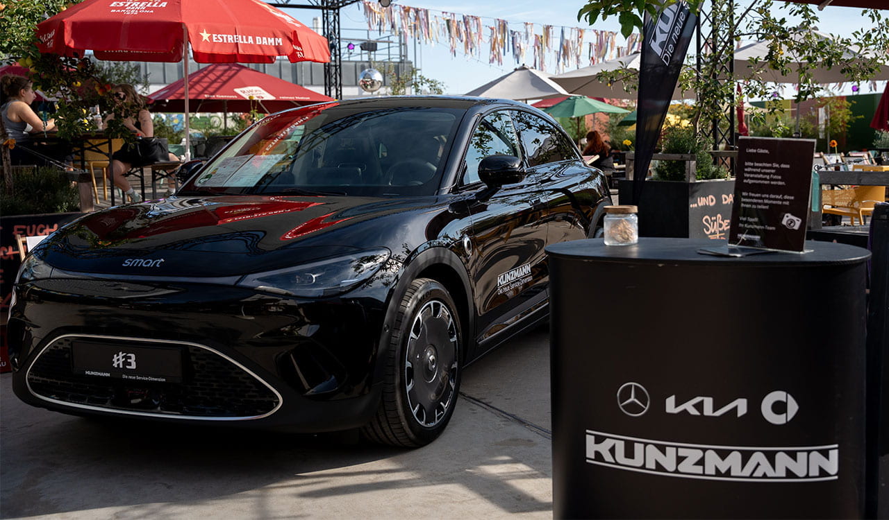 Kunzmann Veranstaltung smart x Karlchen vom Dach in Fulda mit Gästen und smart Fahrzeugen