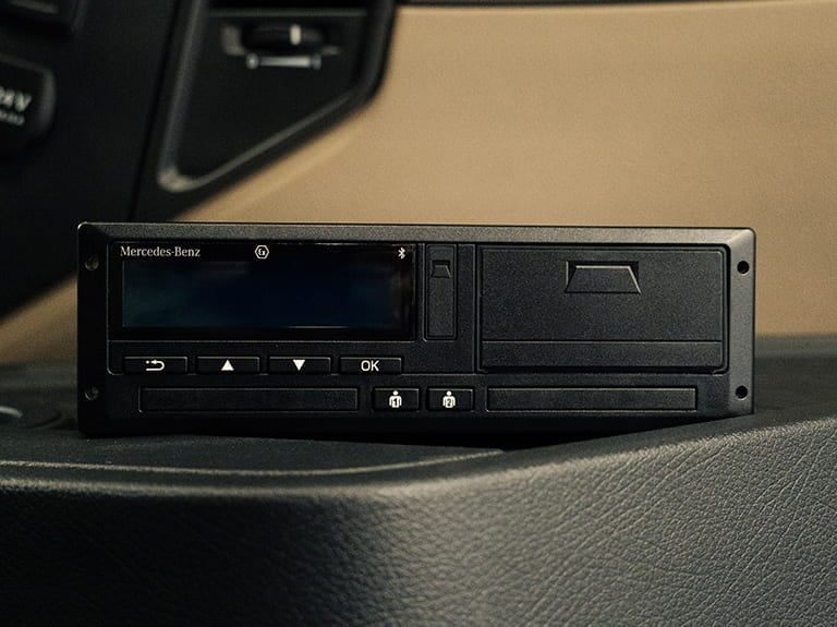 Digitaler Tachograph 2.0 Einbau Digitaler Tachograph 2.0 Einbau