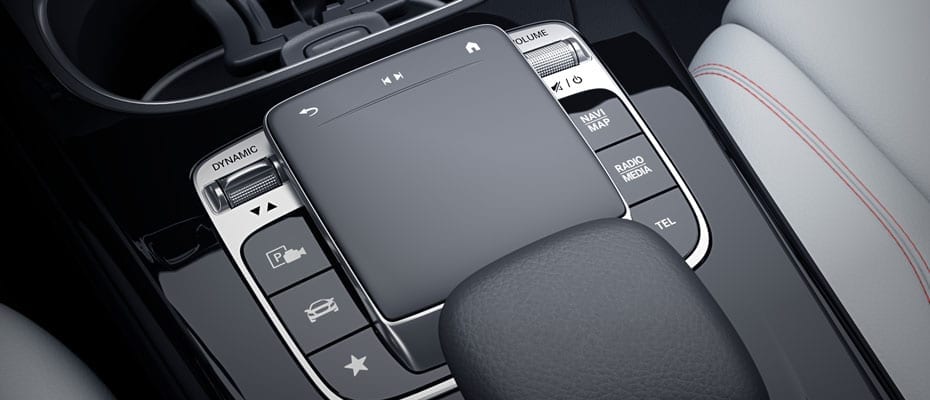Touchpad zur Bedienung von MBUX Bild zeigt das Touchpad zur Steuerung des MBUX Infotainment-Systems