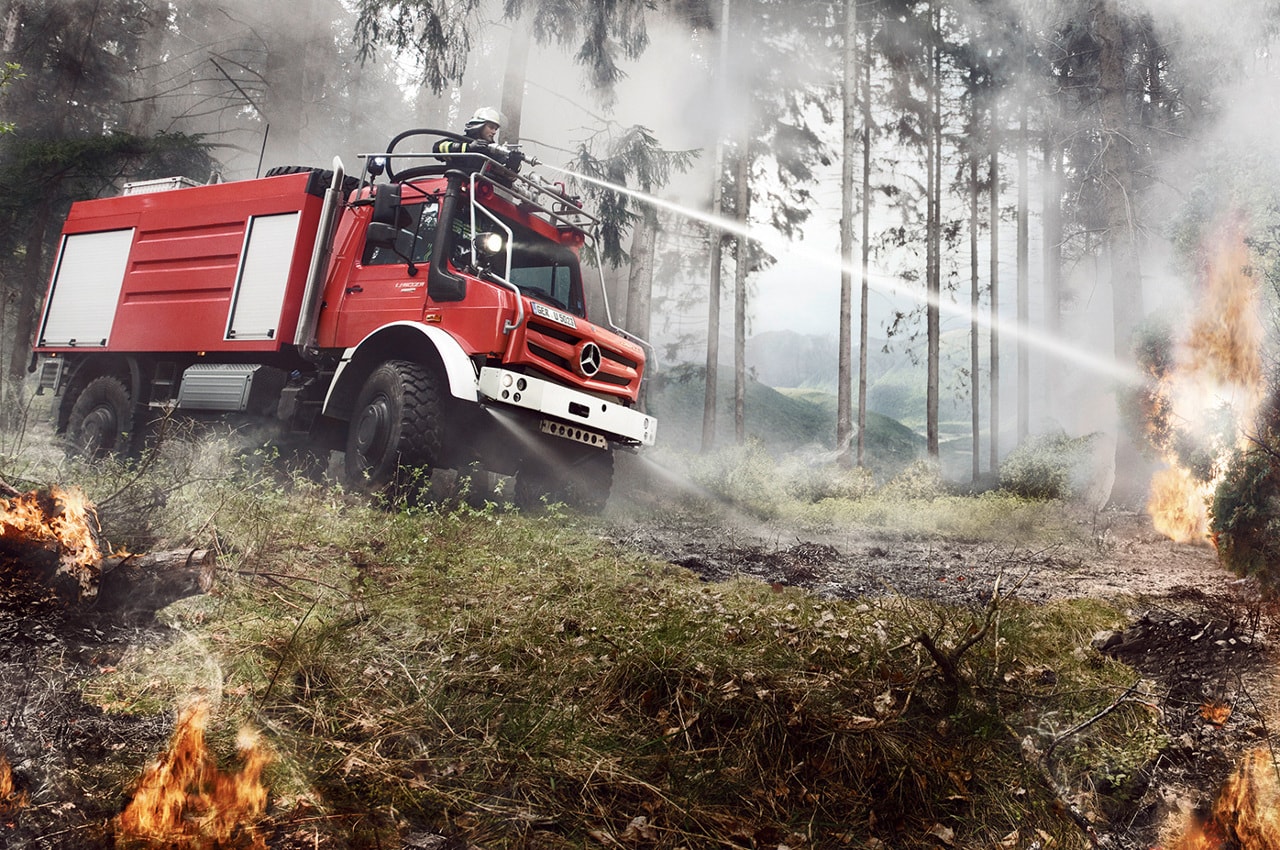 Mercedes-Benz Hochgeländegängiger Unimog eingesetzt in der Waldbrandbekämpfung