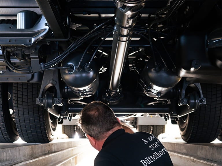 Unterbodenversiegelung Unter dem Lkw