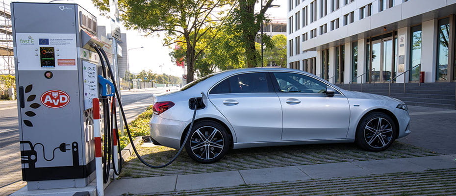 Mercedes A 250 e unterwegs laden Mercedes A 250 e unterwegs laden