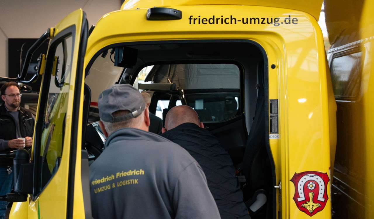 Übergabe FUSO eCanter an Fa. Friedrich Friedrich