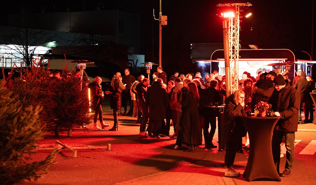 Übersicht mit Kunden des Kunzmann Advents Marktes in Stockstadt