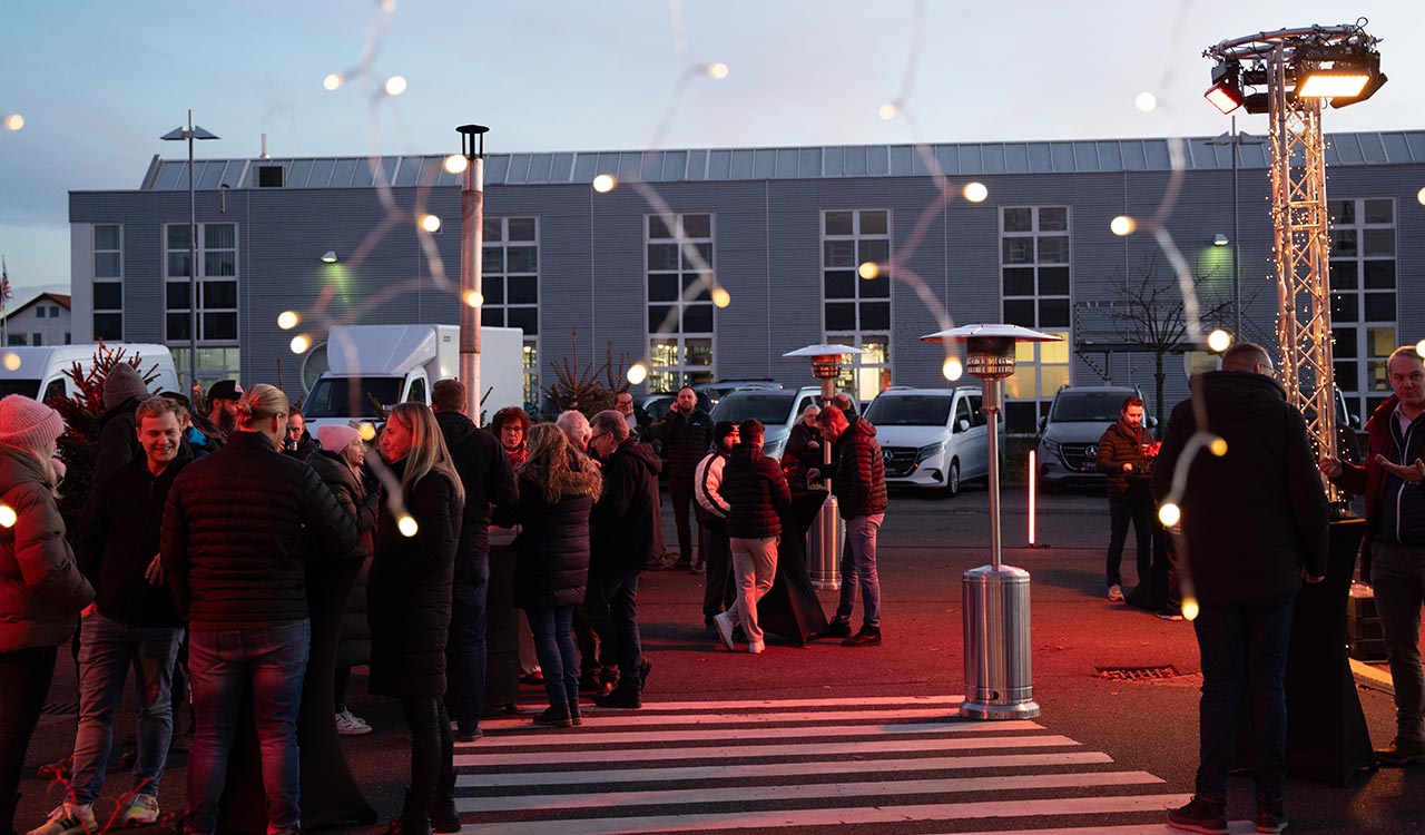 Kunden auf dem Kunzmann Adventsmarkt in Stockstadt