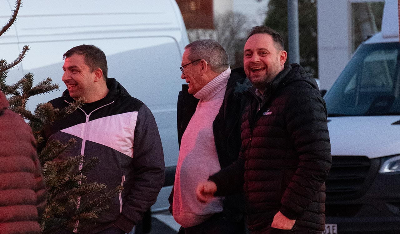 Kunzmann Mitarbeiter und Kunden auf dem Kunzmann Adventsmarkt in Stockstadt