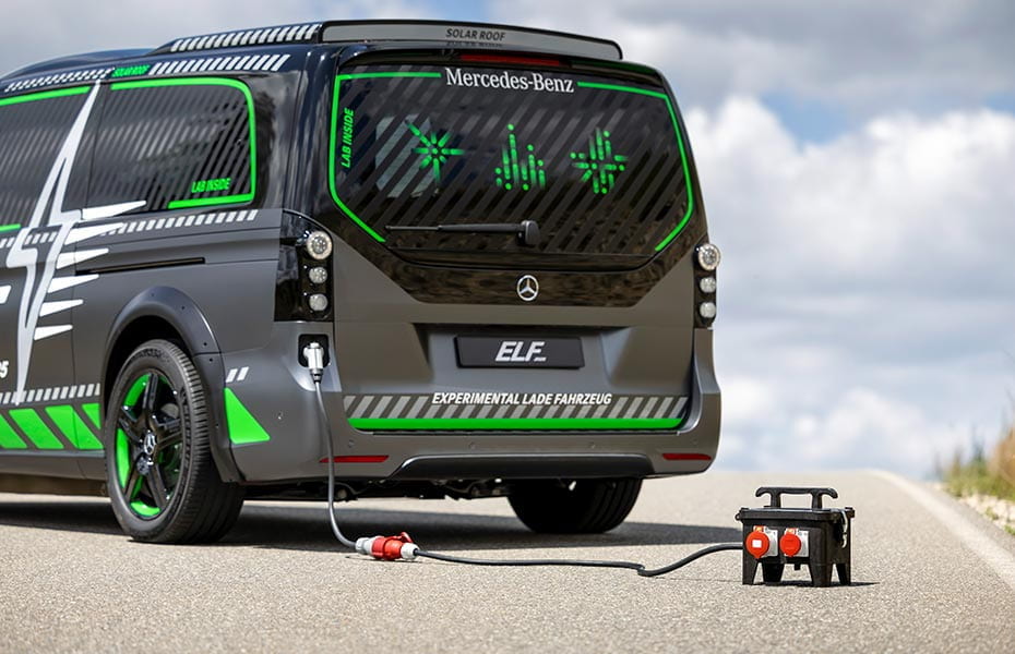 Mercedes-Benz EQV mit Adapter zur Abgabe von Strom