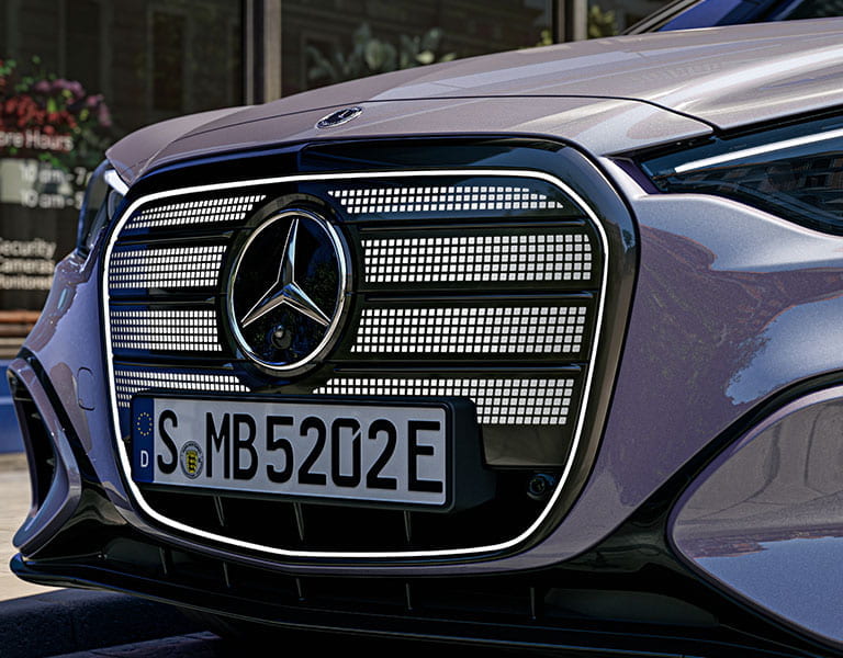 Mercedes-Benz C-Klasse Limousine beleuchteter Kühlergrill