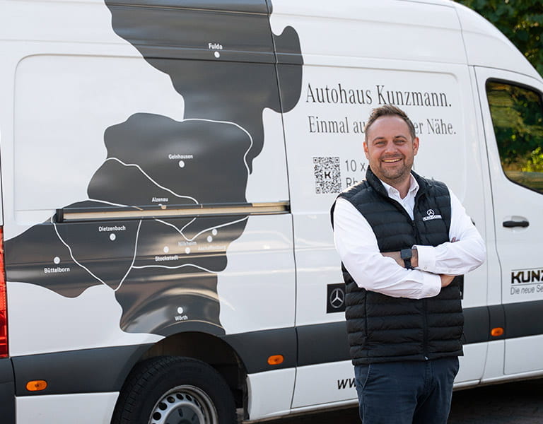 David Grimm vor weißem Kunzmann Sprinter