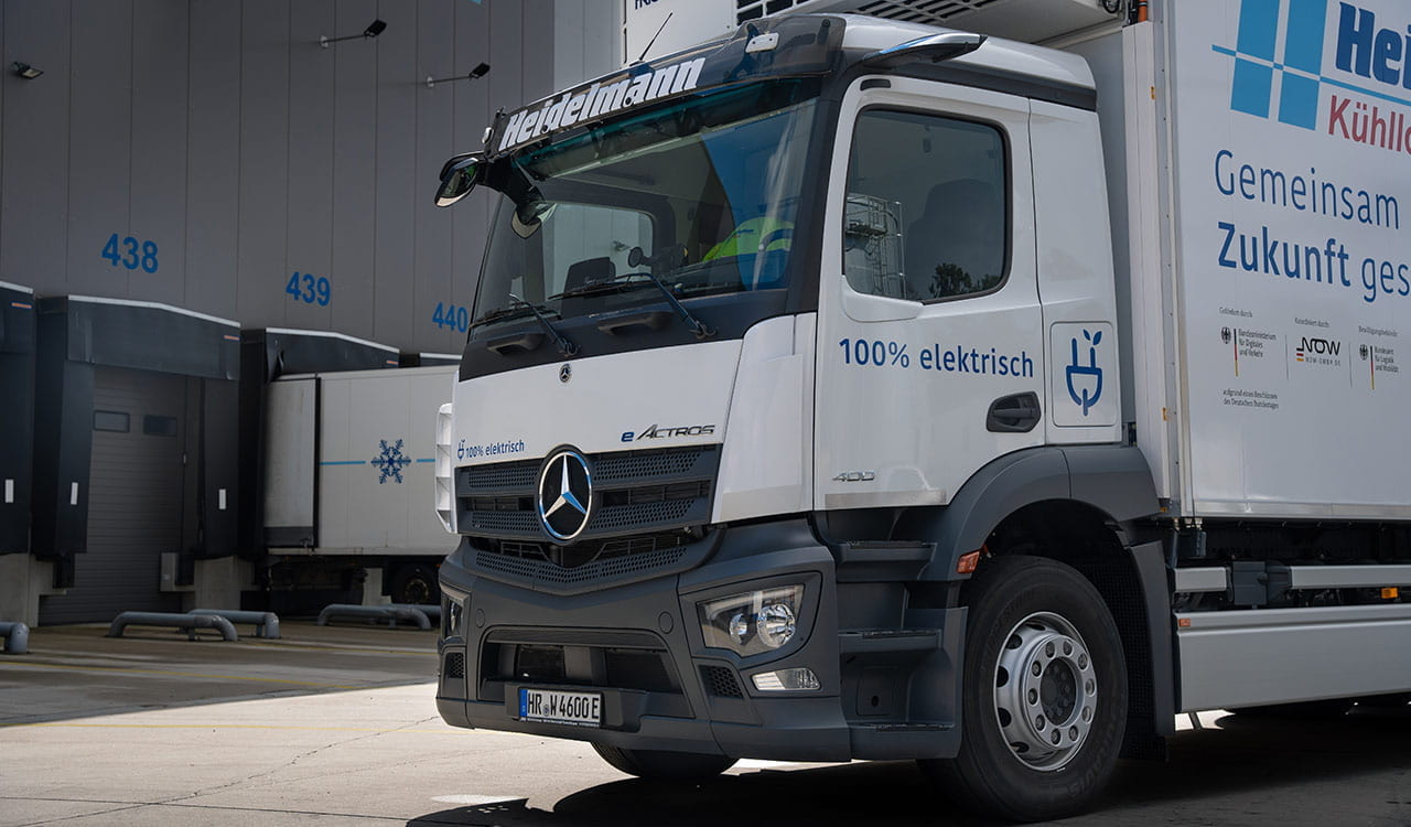 Übergabe Mercedes-Benz eActros 400 an Fa. Heidelmann