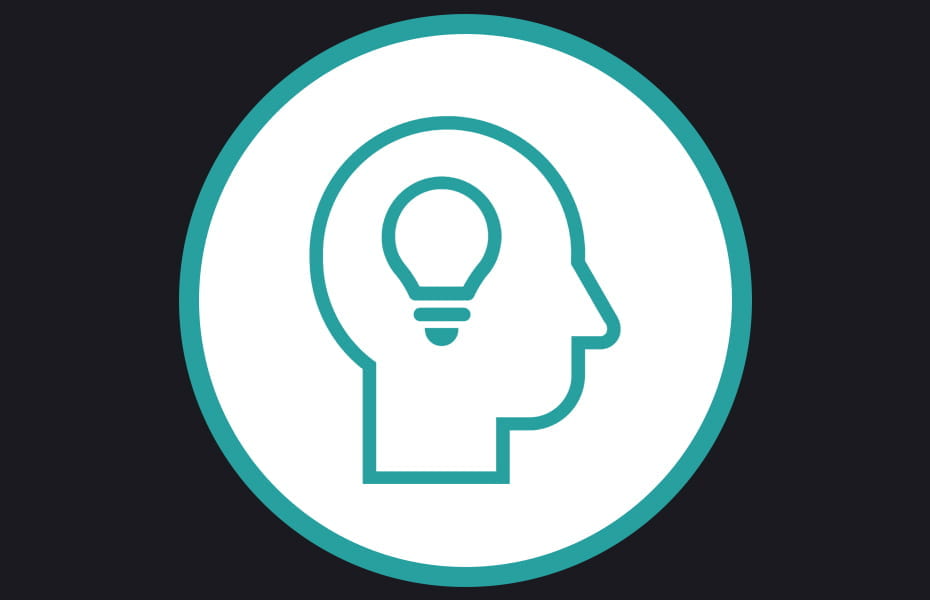 Icon Kopf eines Menschen mit Glühbirne im Innenraum in türkis auf weißem Hintergrund