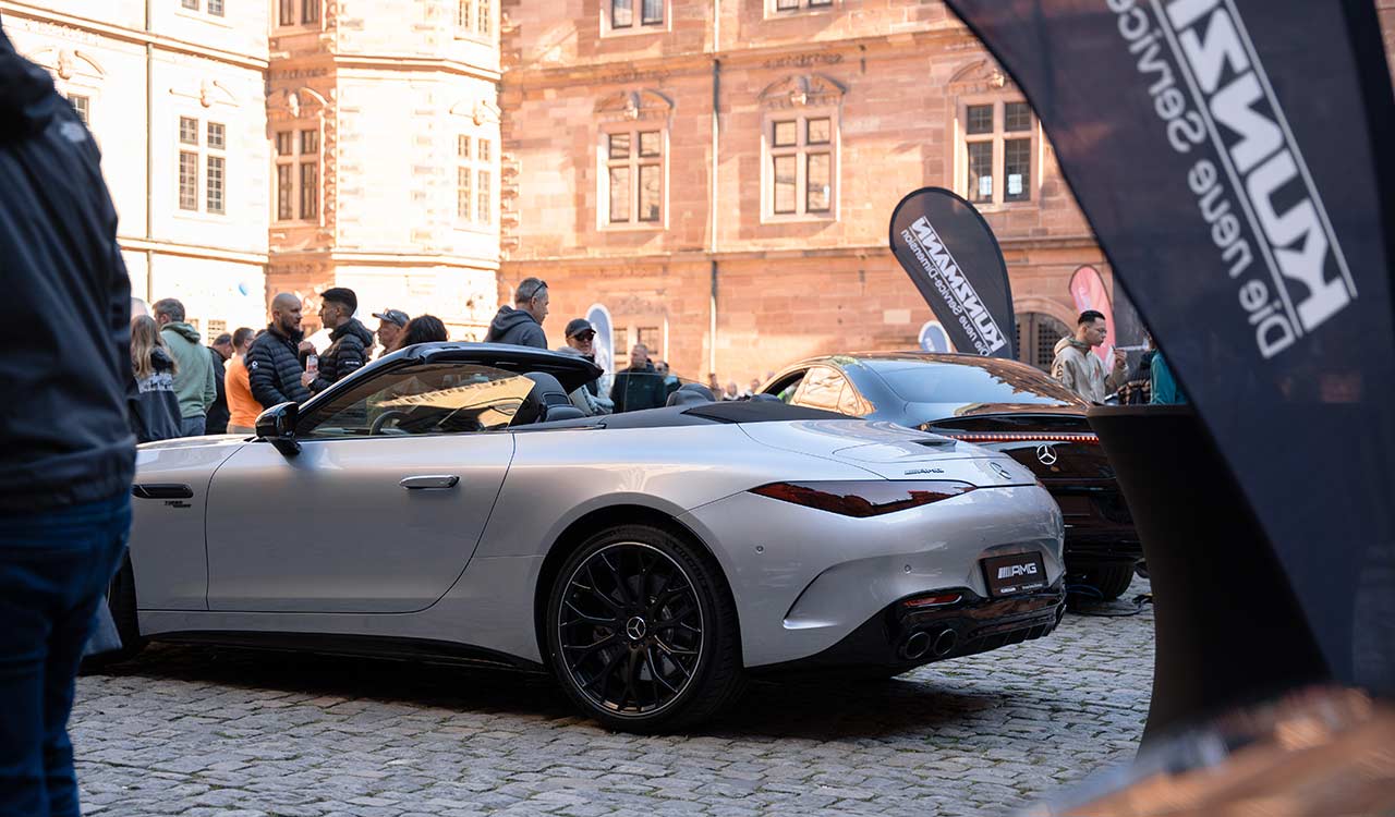 silberner Mercedes-AMG SL 43 auf der Mobilia 2025 in Aschaffenburg