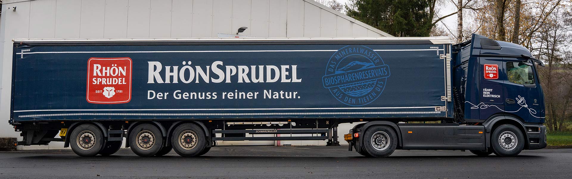 Schlüsselübergabe des Mercedes-Benz eActros 600 an RhönSprudel Schlüsselübergabe des Mercedes-Benz eActros 600 an RhönSprudel