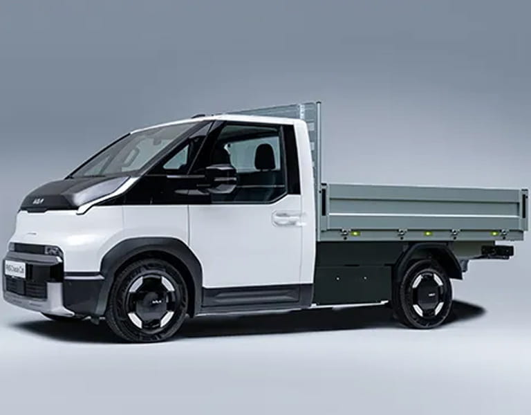 PV5 Chassis Cab mit SUER-Pritschenaufbau in der 3/4 Frontansicht