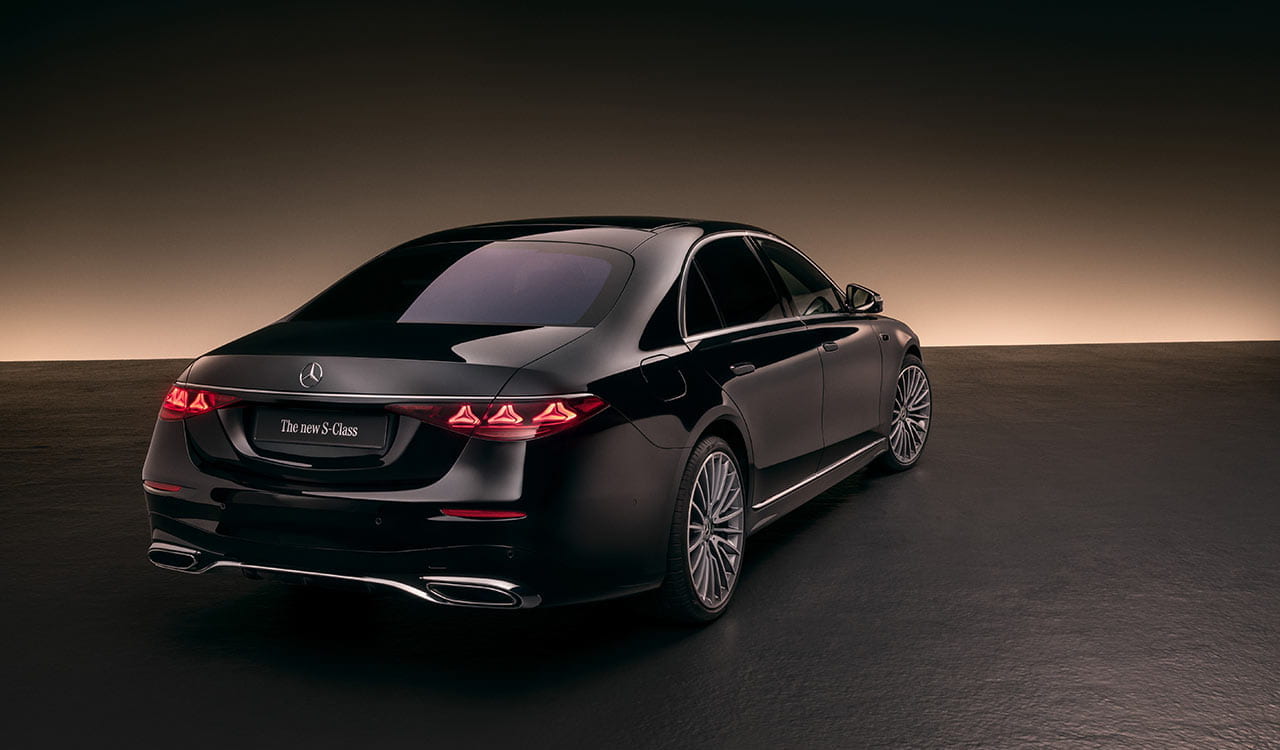 schwarze Mercedes-Benz S-Klasse V223 3/4 Heckansicht