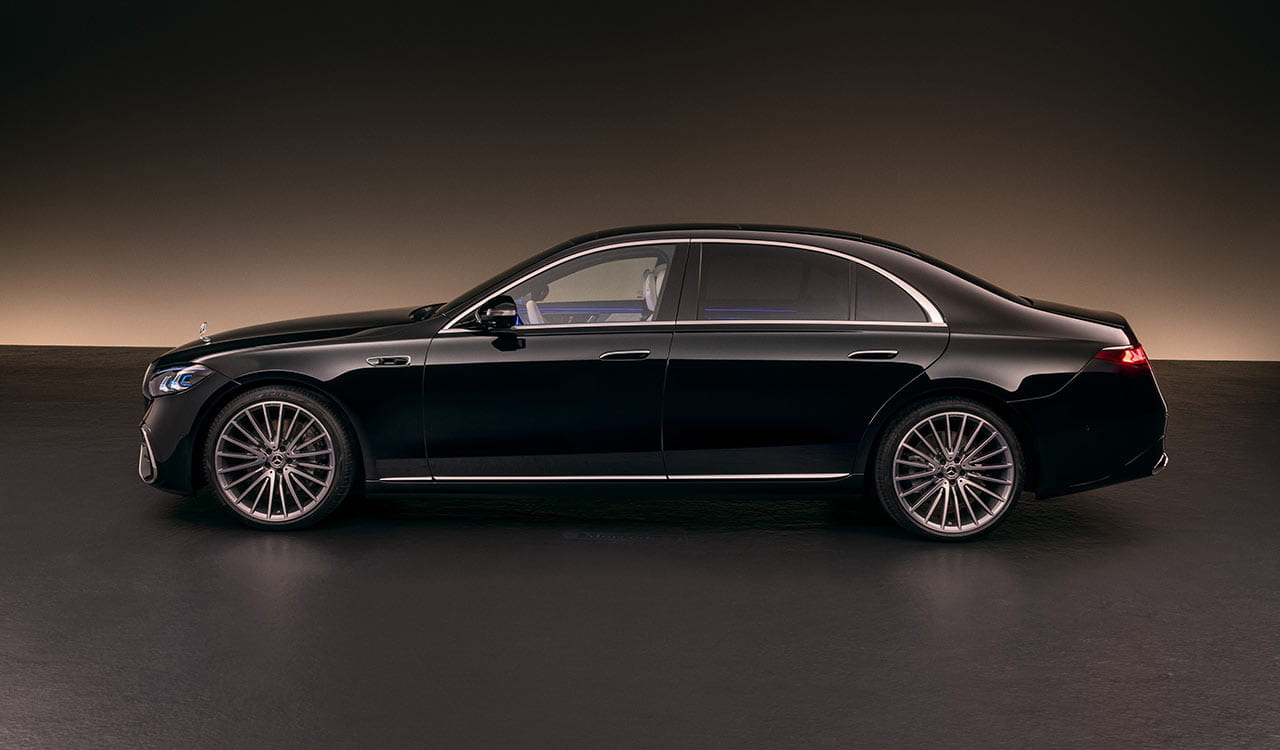 schwarze Mercedes-Benz S-Klasse V223 Seitenansicht