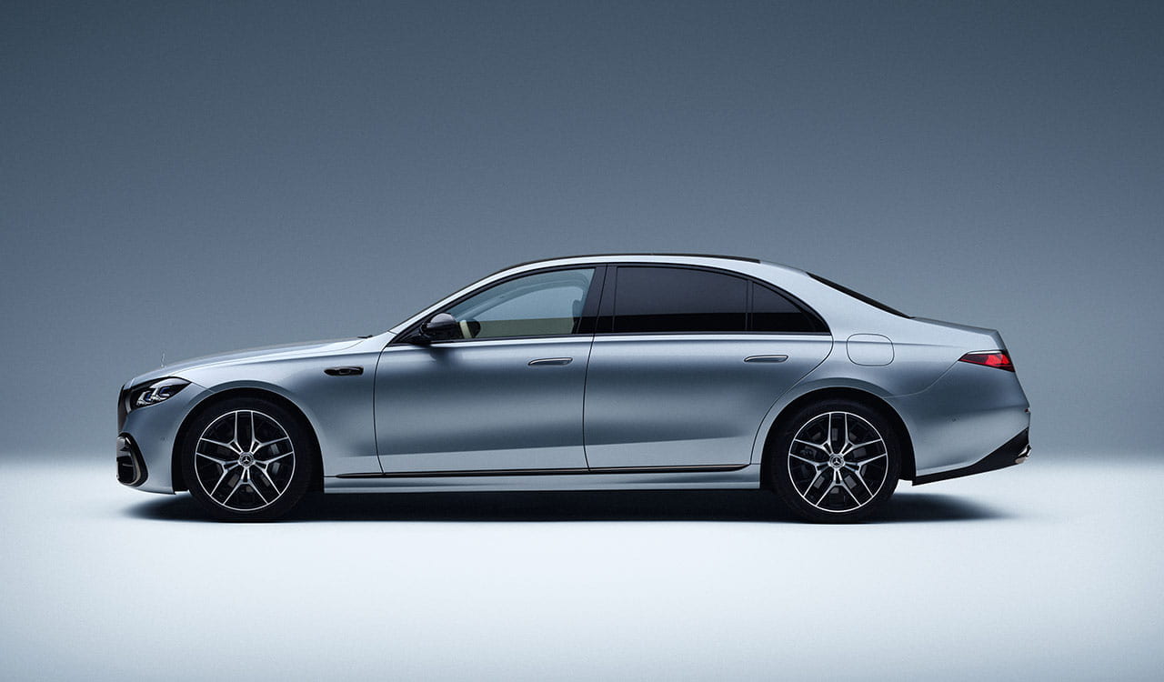 Mercedes-Benz S-Klasse V223 in Silber in der Seitenansicht