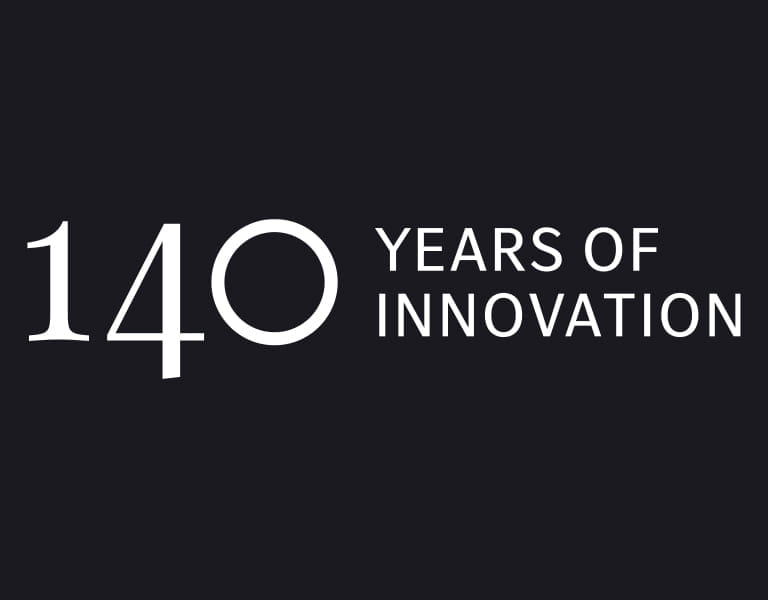 Logo 140 Jahre Innovation Mercedes-Benz - "140 years of innovation" typografisch